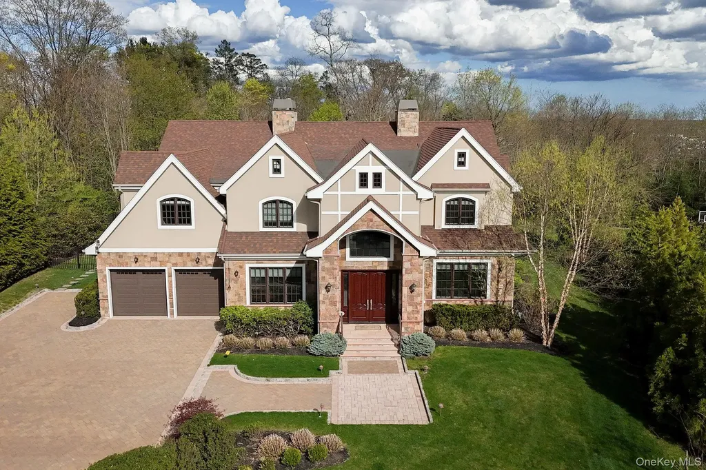11 Buckingham Court Muttontown NY 11791