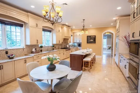 11 Buckingham Court Muttontown NY 11791