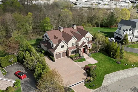 11 Buckingham Court Muttontown NY 11791