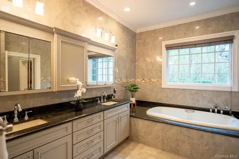 11 Buckingham Court Muttontown NY 11791