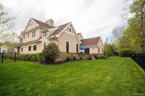 11 Buckingham Court Muttontown NY 11791