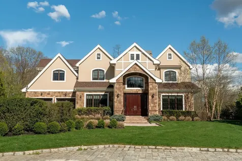 11 Buckingham Court Muttontown NY 11791