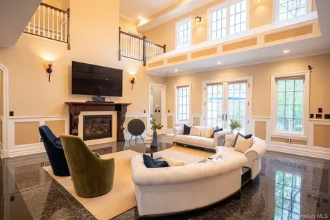 11 Buckingham Court Muttontown NY 11791