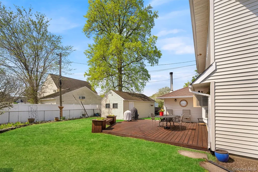 2 Bent Lane Levittown NY 11756