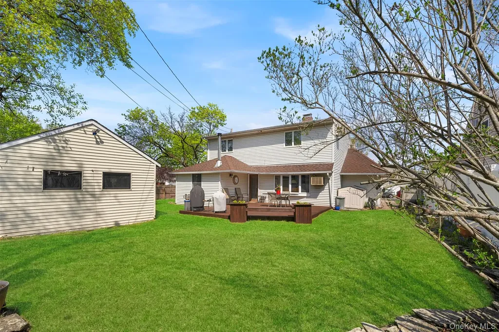 2 Bent Lane Levittown NY 11756