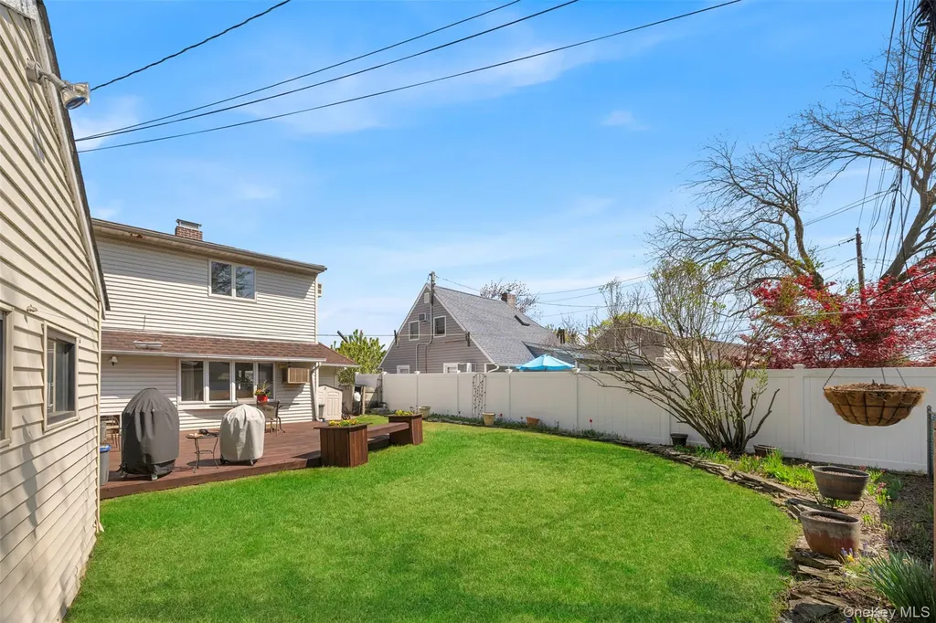 2 Bent Lane Levittown NY 11756