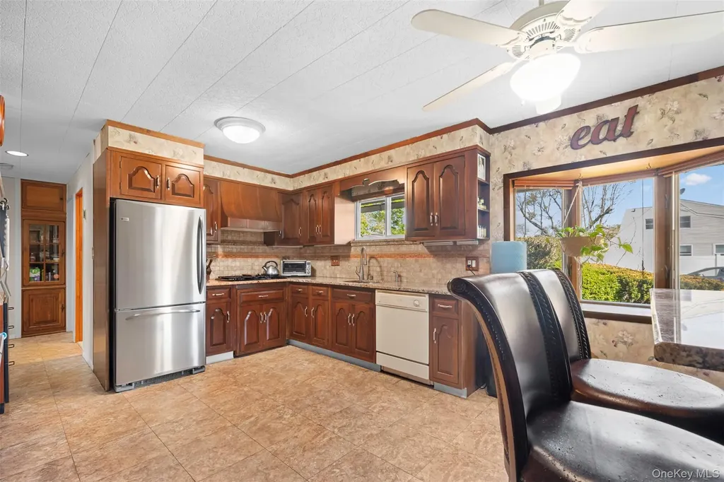 2 Bent Lane Levittown NY 11756