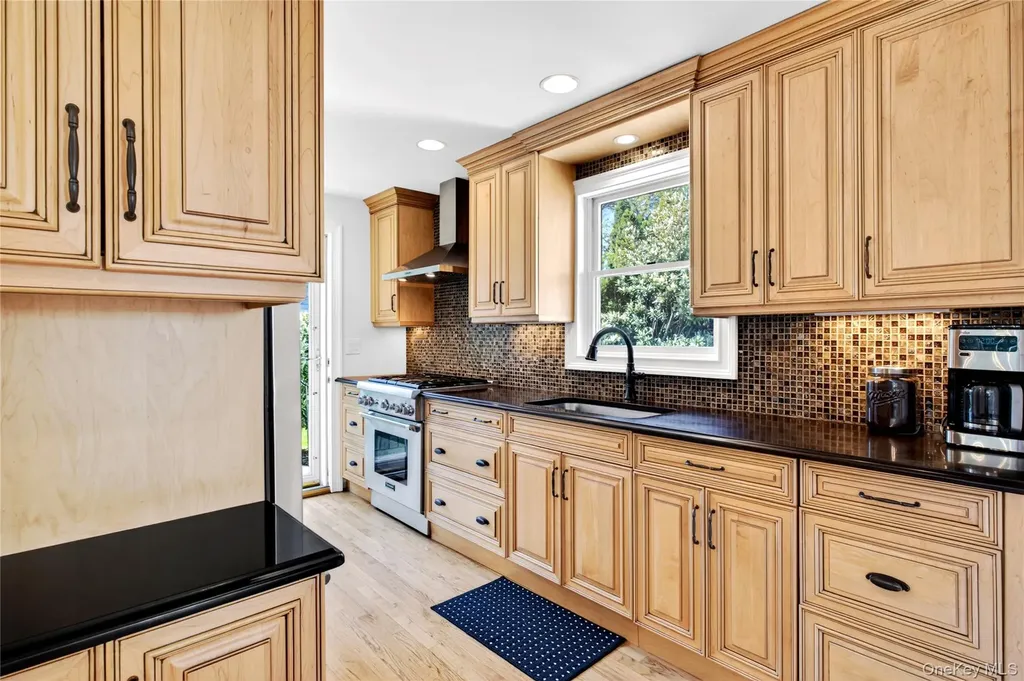 182 Ryder Road Manhasset NY 11030
