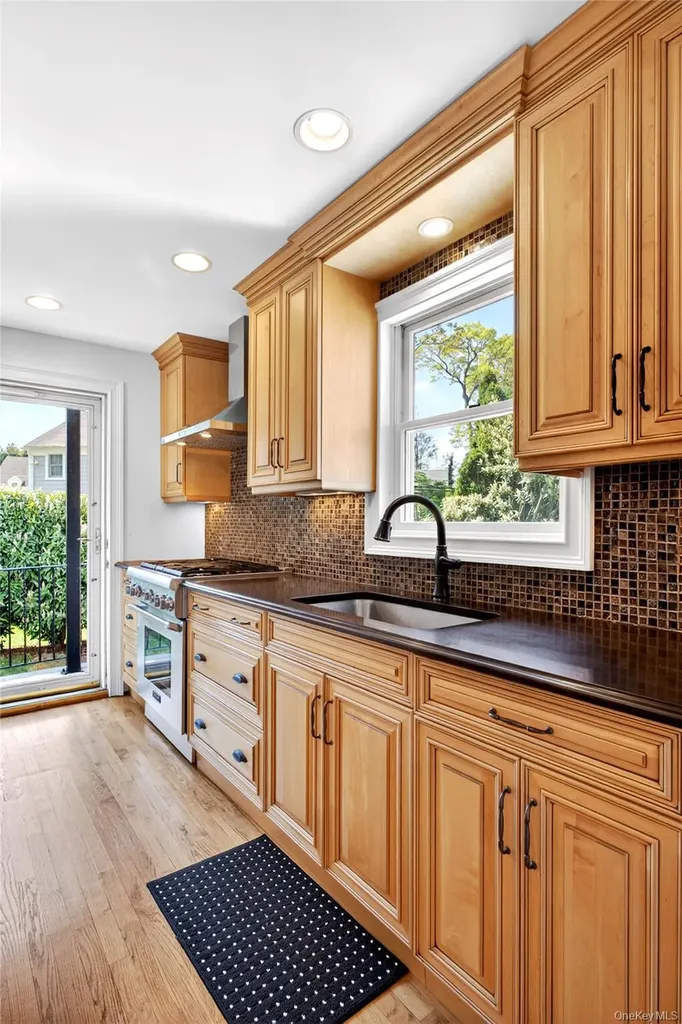 182 Ryder Road Manhasset NY 11030