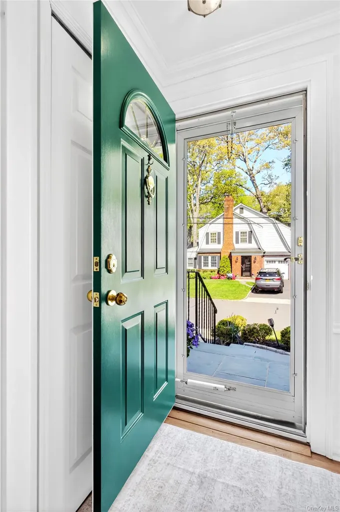 182 Ryder Road Manhasset NY 11030