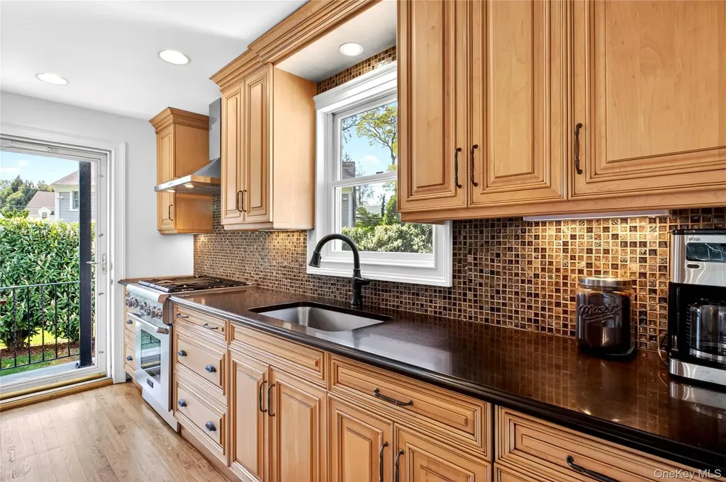 182 Ryder Road Manhasset NY 11030