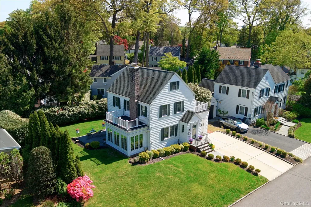 182 Ryder Road Manhasset NY 11030
