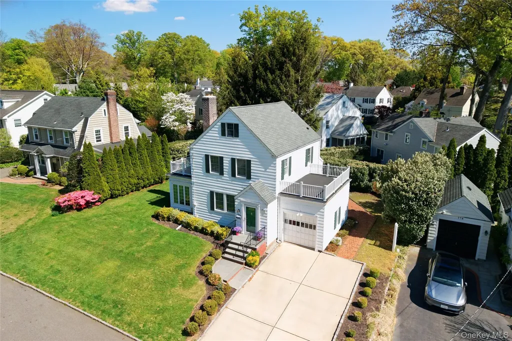 182 Ryder Road Manhasset NY 11030