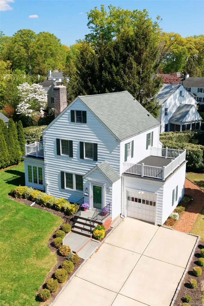 182 Ryder Road Manhasset NY 11030