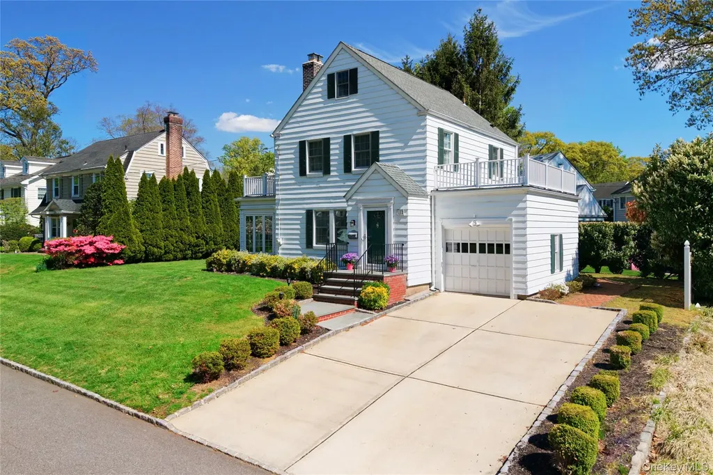 182 Ryder Road Manhasset NY 11030