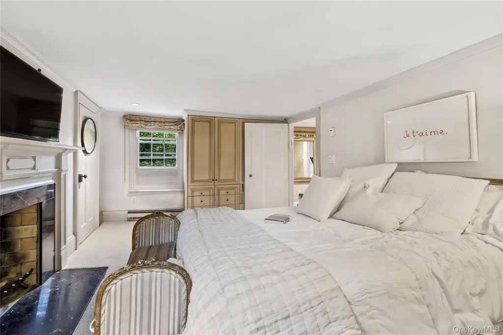 80 E Broadway Roslyn NY 11576