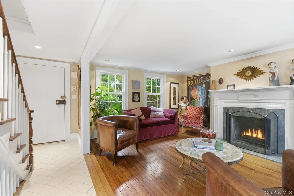 80 E Broadway Roslyn NY 11576
