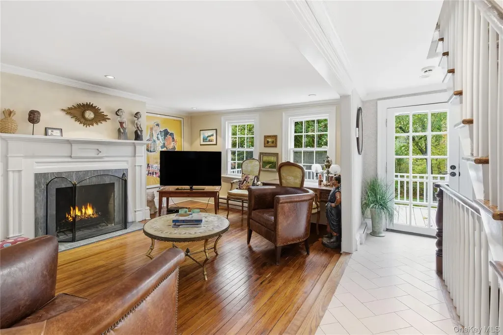 80 E Broadway Roslyn NY 11576