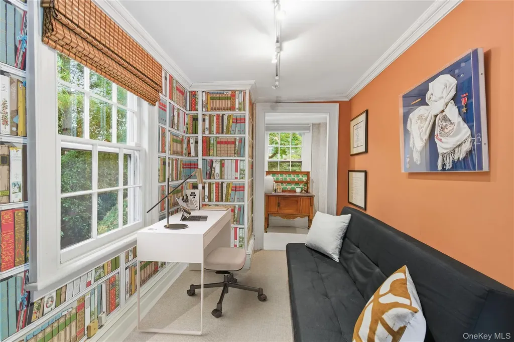 80 E Broadway Roslyn NY 11576