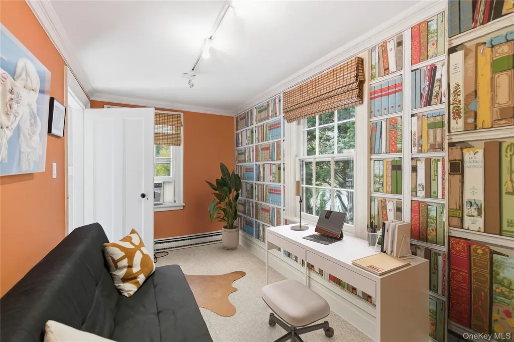 80 E Broadway Roslyn NY 11576