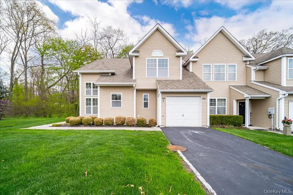 26 Halley Court Poughkeepsie NY 12601