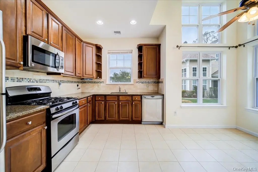 26 Halley Court Poughkeepsie NY 12601