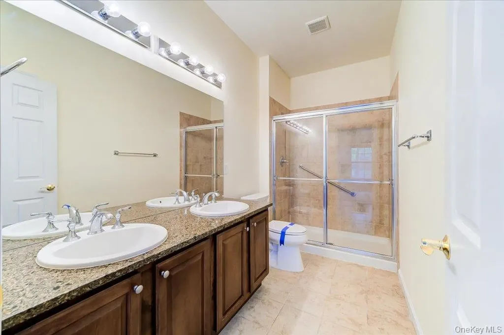 26 Halley Court Poughkeepsie NY 12601