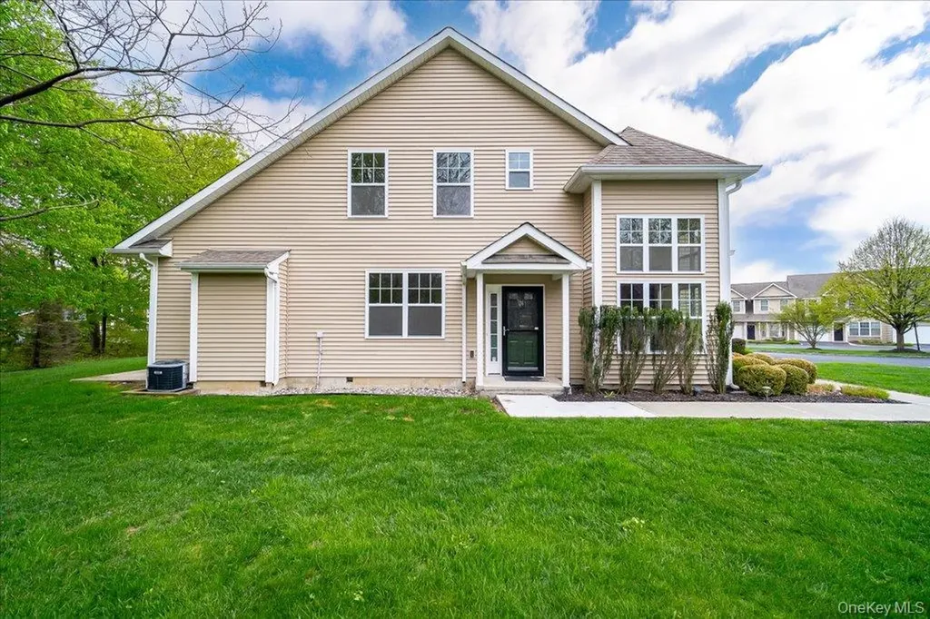 26 Halley Court Poughkeepsie NY 12601