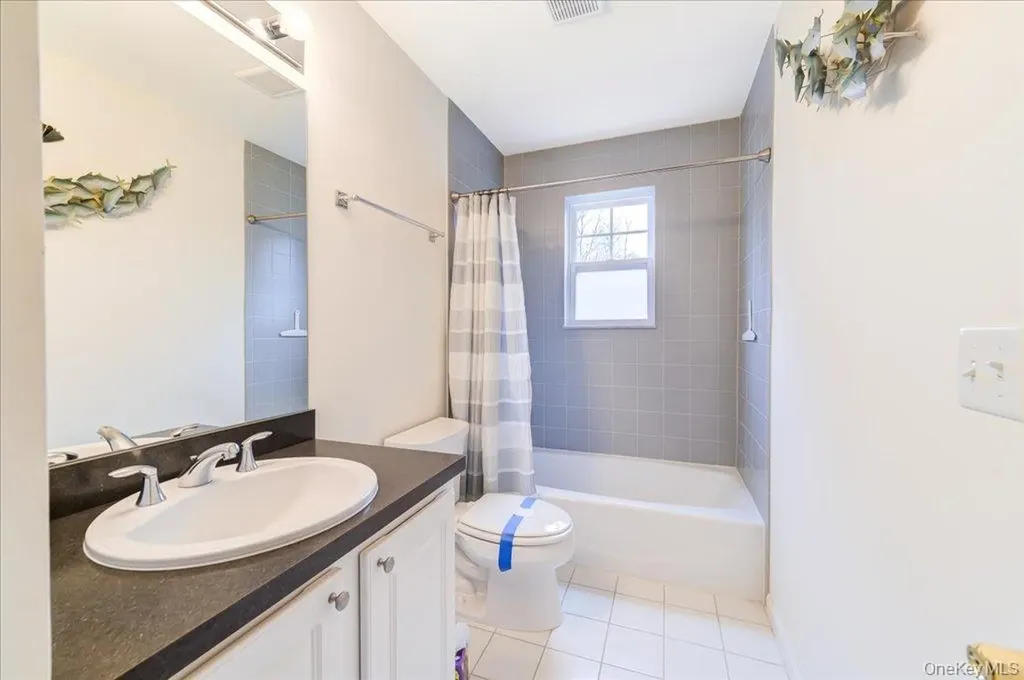 26 Halley Court Poughkeepsie NY 12601