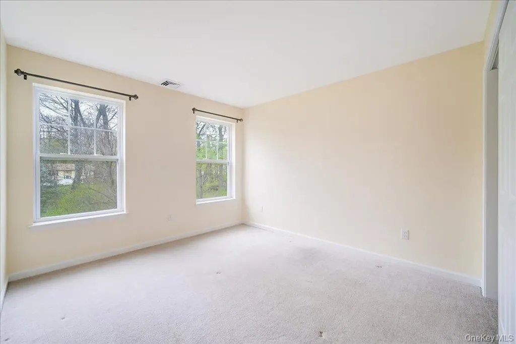 26 Halley Court Poughkeepsie NY 12601