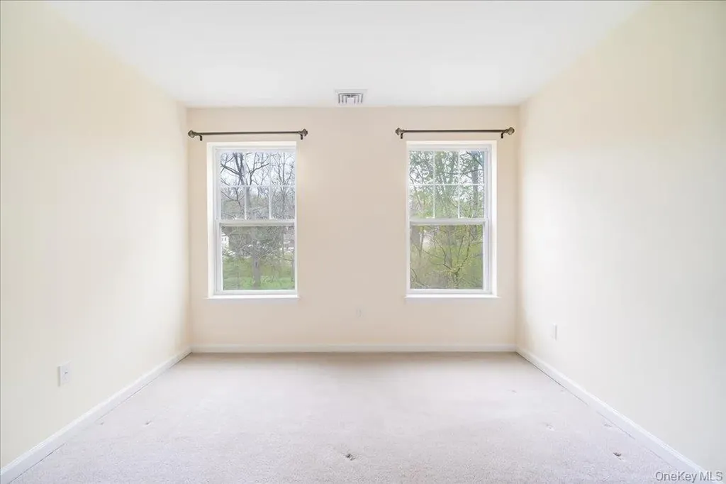 26 Halley Court Poughkeepsie NY 12601