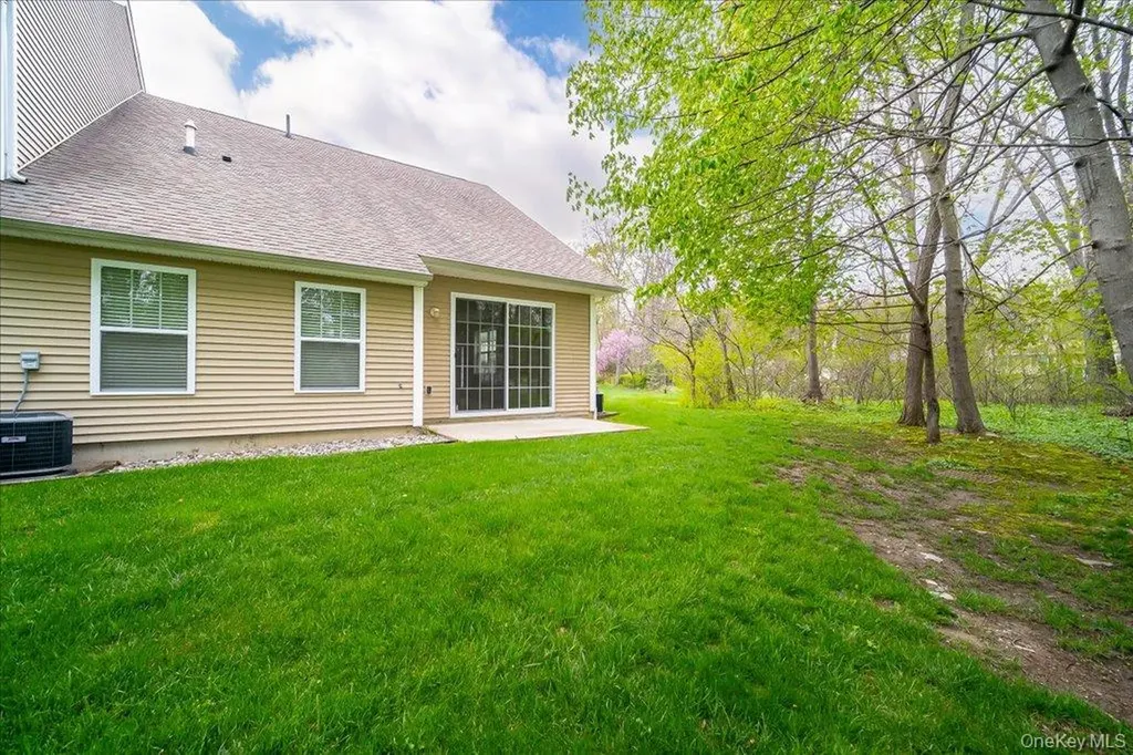 26 Halley Court Poughkeepsie NY 12601