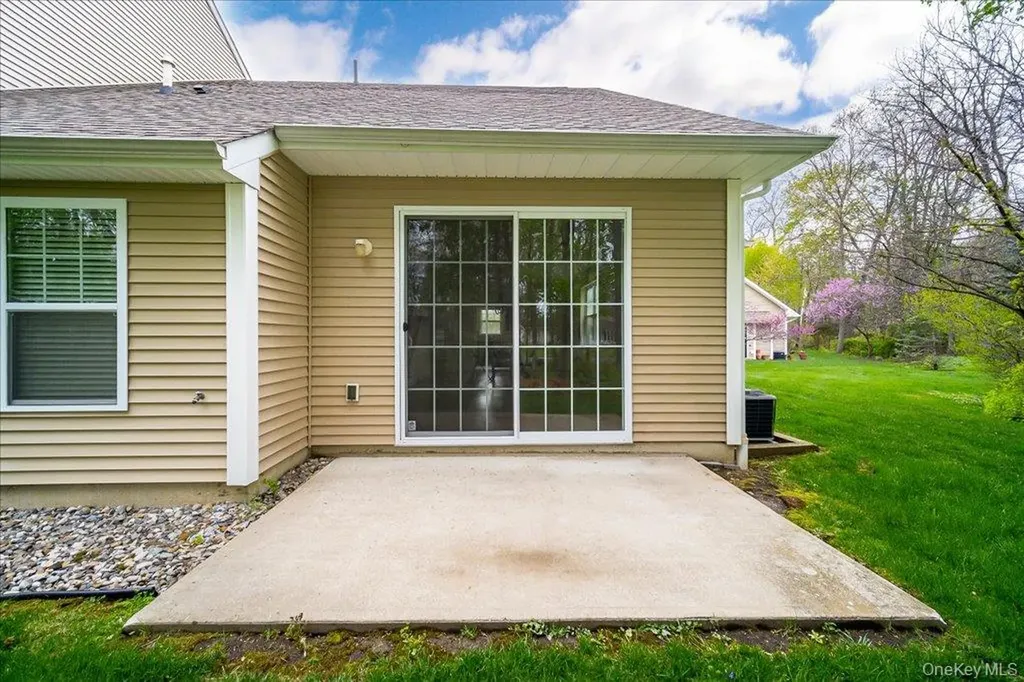 26 Halley Court Poughkeepsie NY 12601