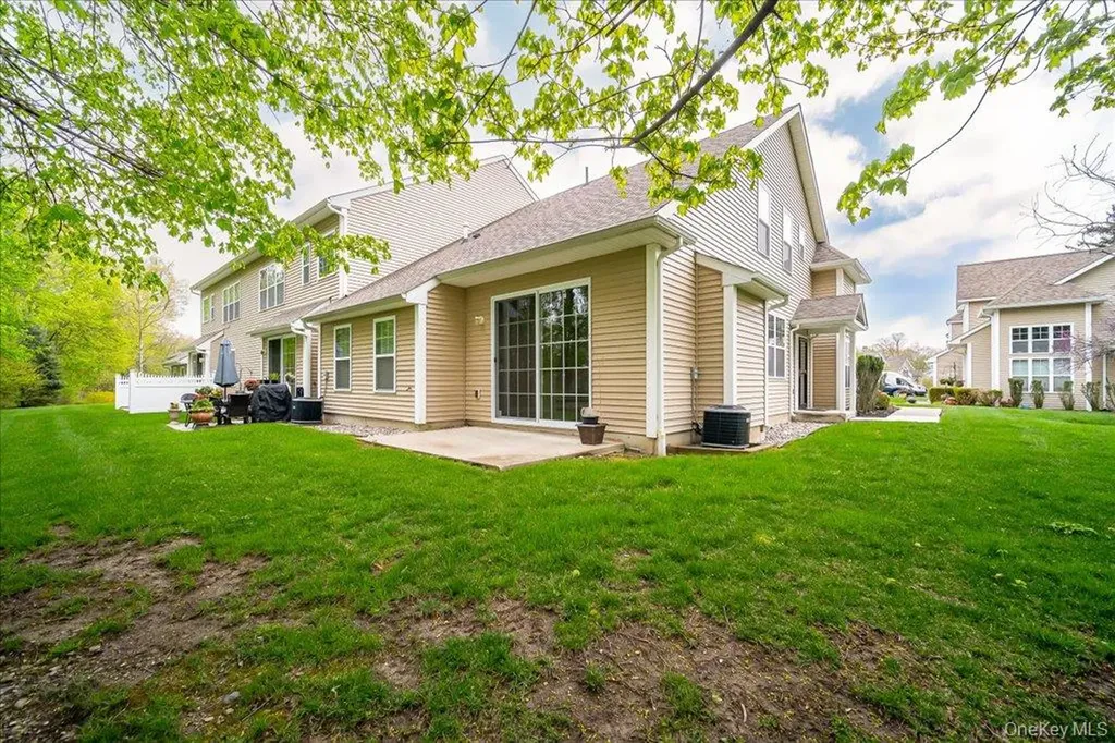 26 Halley Court Poughkeepsie NY 12601