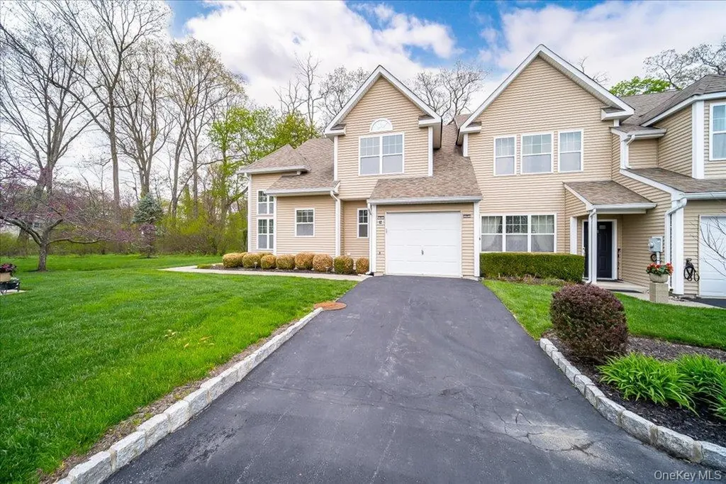 26 Halley Court Poughkeepsie NY 12601
