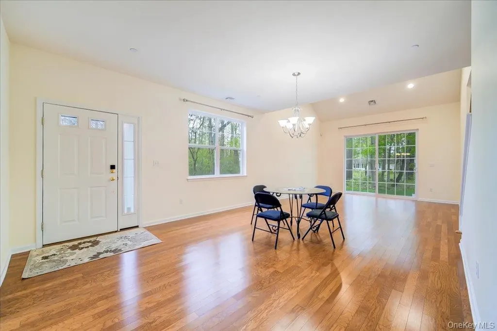 26 Halley Court Poughkeepsie NY 12601