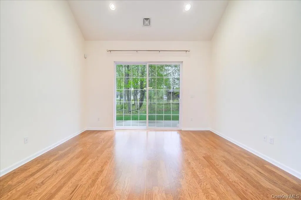 26 Halley Court Poughkeepsie NY 12601