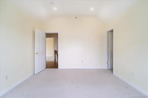 26 Halley Court Poughkeepsie NY 12601