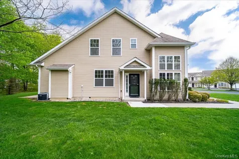 26 Halley Court Poughkeepsie NY 12601