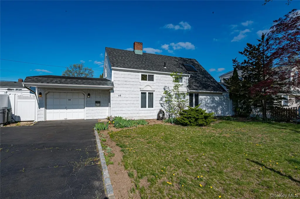 54 Ramble Lane Levittown NY 11756