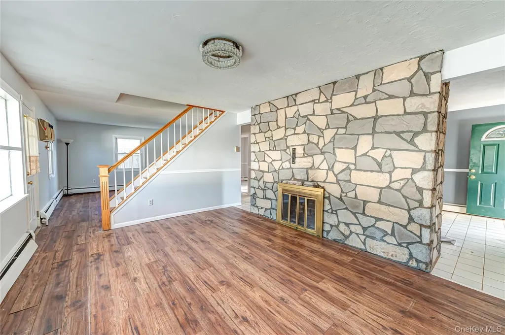 54 Ramble Lane Levittown NY 11756