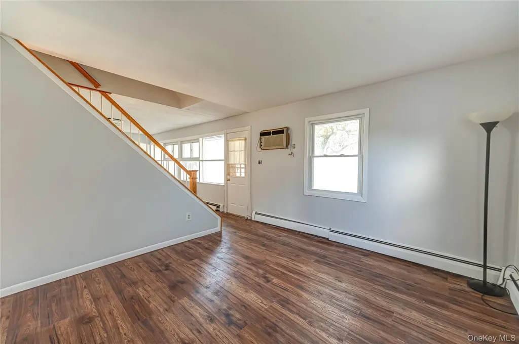 54 Ramble Lane Levittown NY 11756