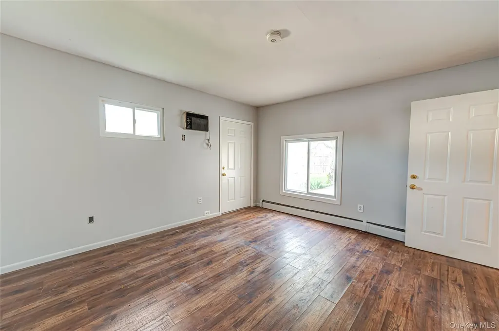 54 Ramble Lane Levittown NY 11756