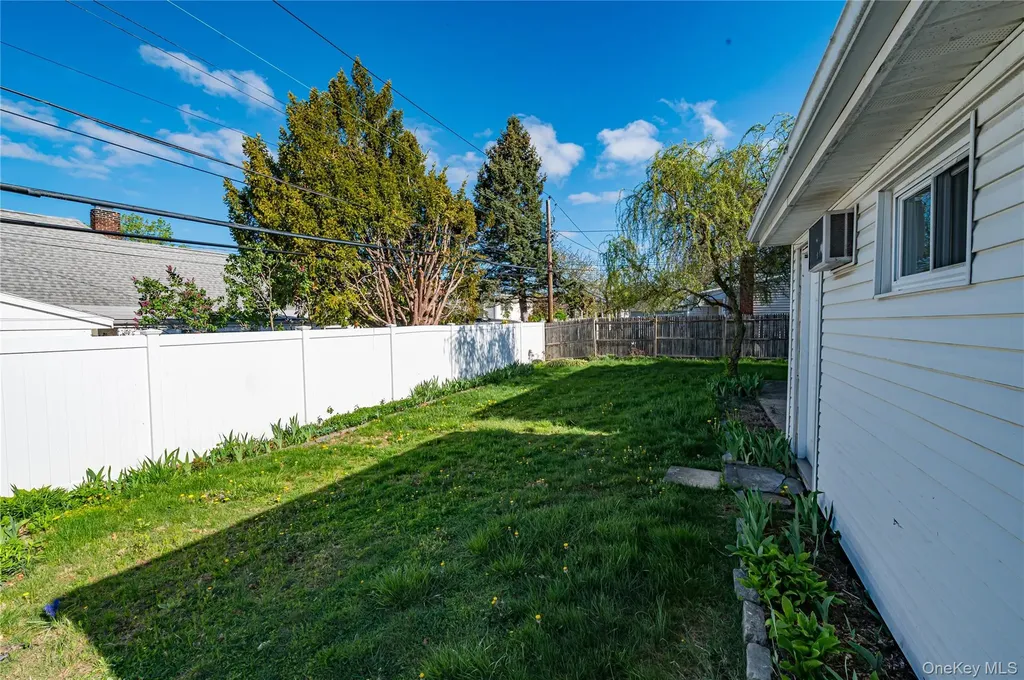 54 Ramble Lane Levittown NY 11756