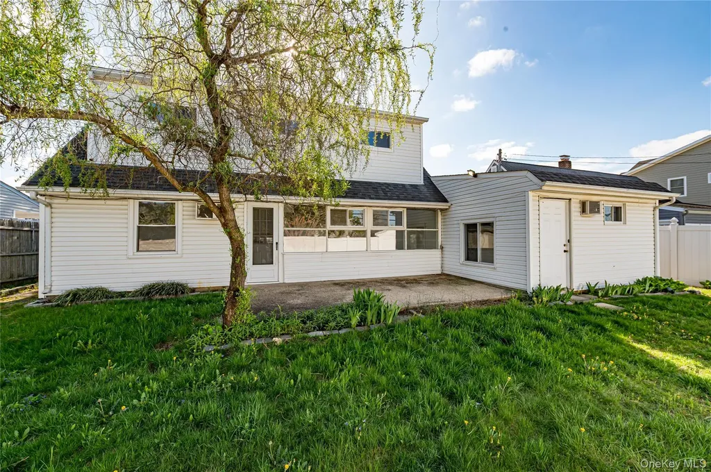 54 Ramble Lane Levittown NY 11756