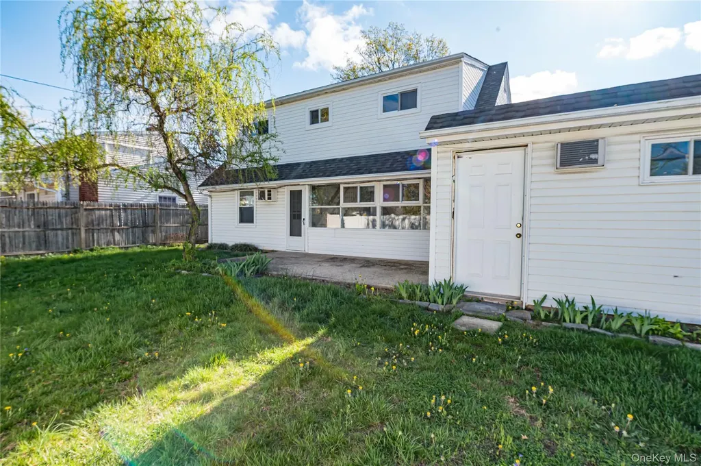 54 Ramble Lane Levittown NY 11756