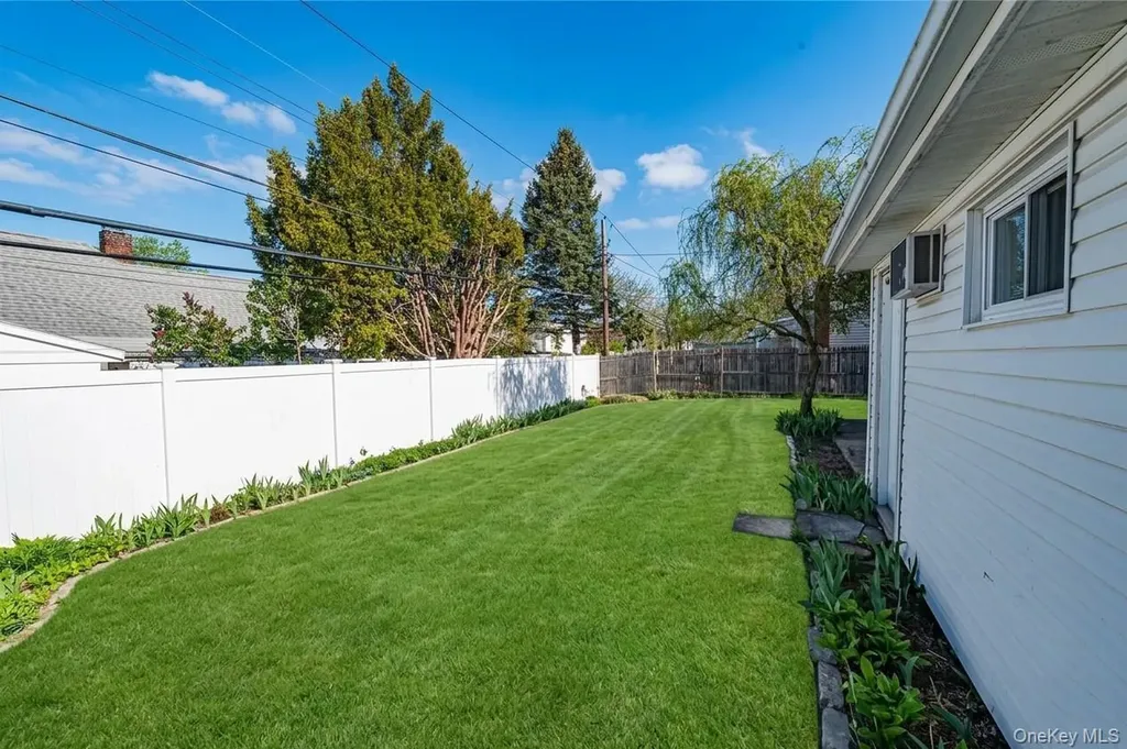 54 Ramble Lane Levittown NY 11756