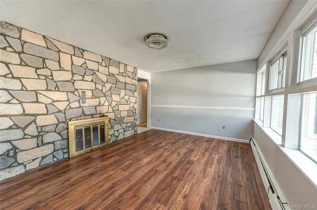 54 Ramble Lane Levittown NY 11756