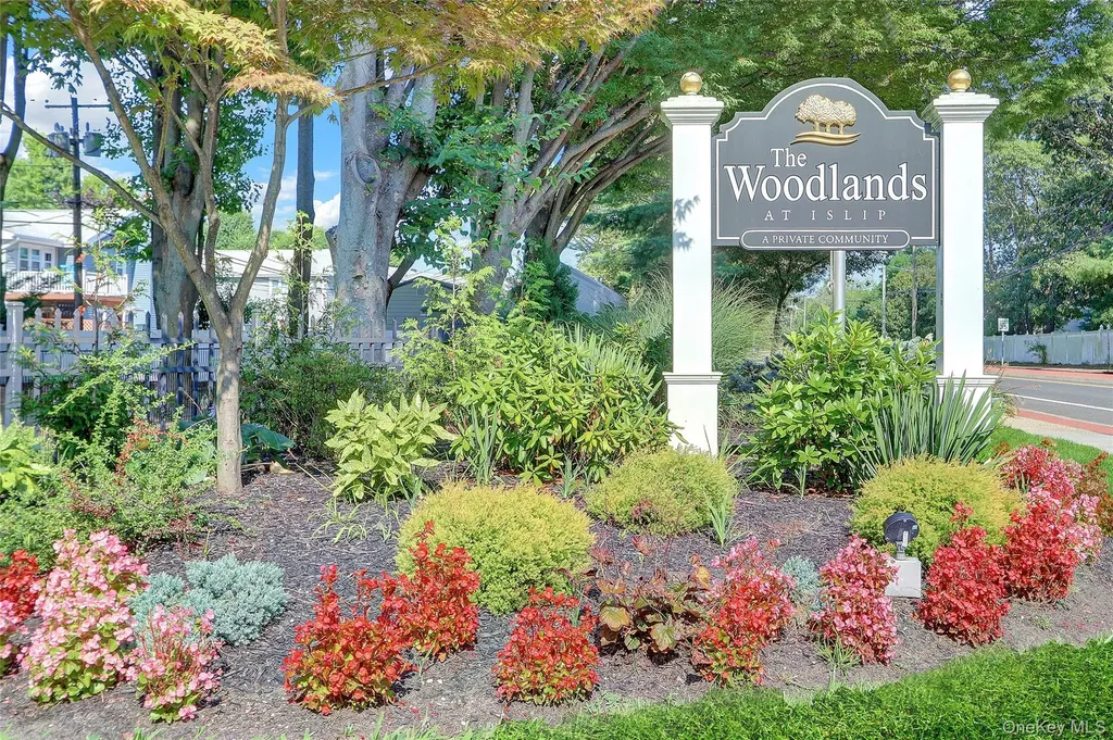 84 Cardinal Lane Islip NY 11751