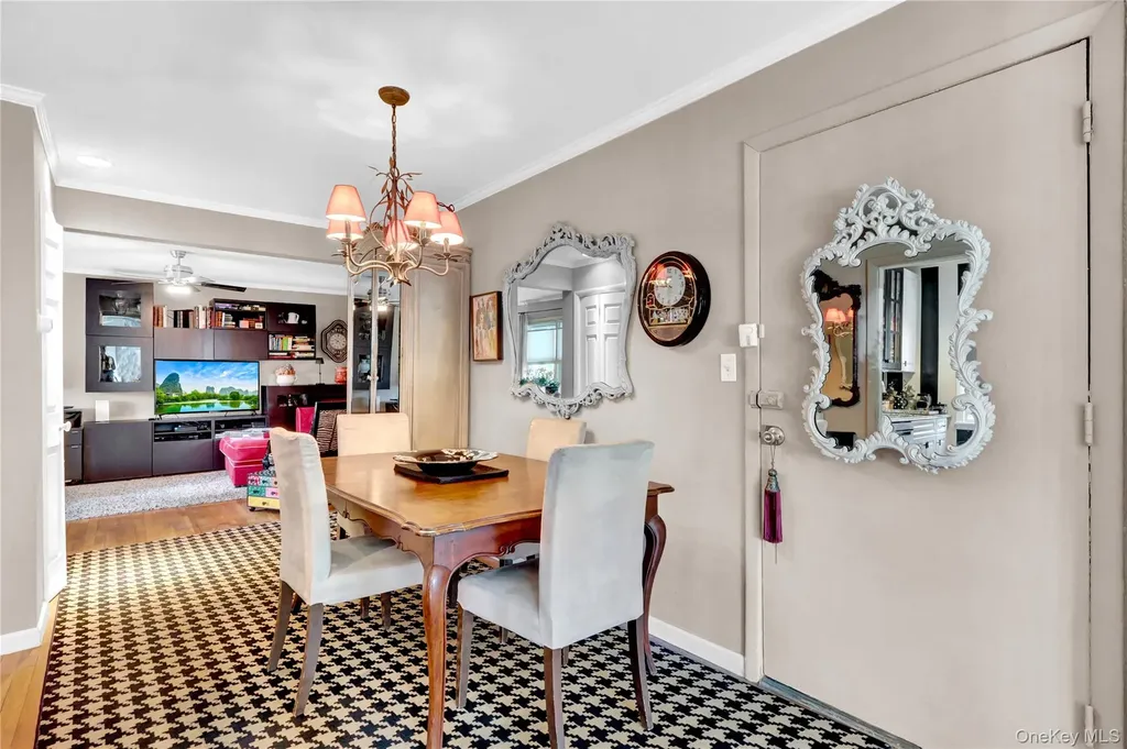 84 Cardinal Lane Islip NY 11751